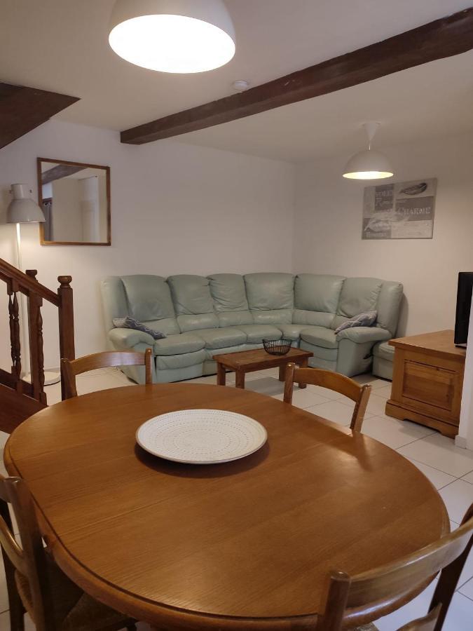 Gite Des Remparts Reservation Par Telephone Laissez Vos Coordonnees La Cote-Saint-Andre Εξωτερικό φωτογραφία